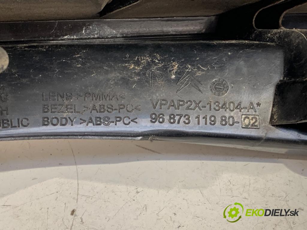 CITROEN C4 II liftback 2011 82 kW 1.6 HDi 110 1560 světlo pravý zadní část 9687311980