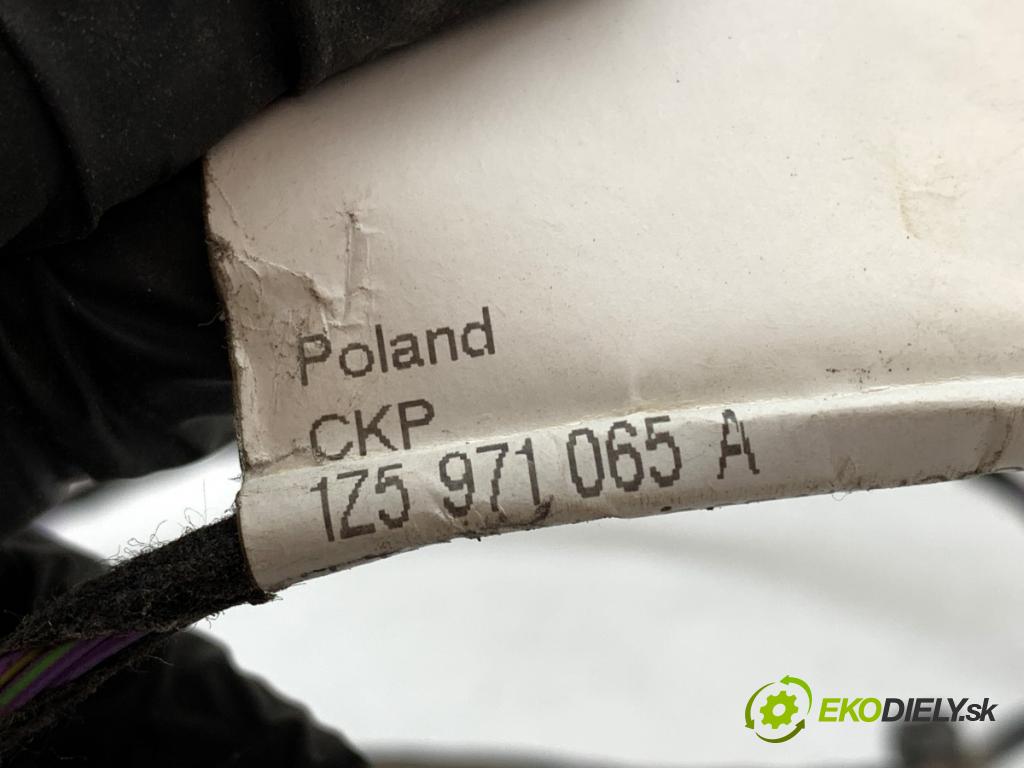 SKODA OCTAVIA II liftback 2011 90 kW 1.4 TSI 1390 káblovačka PDC zadní část 1Z5971065A