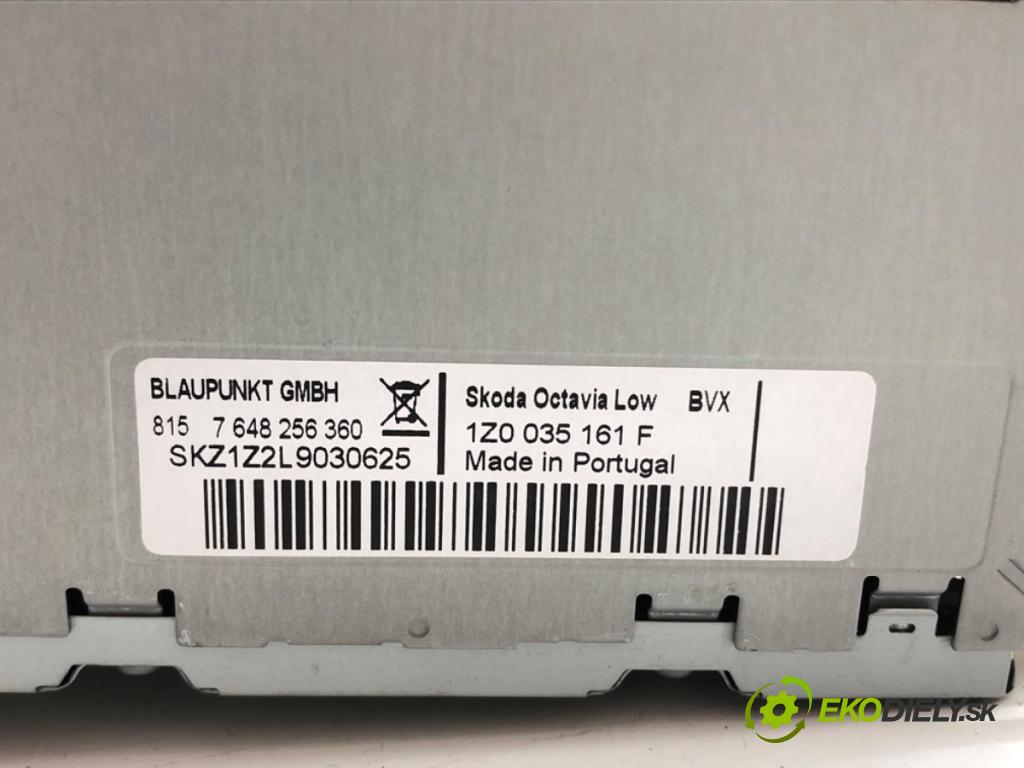 SKODA OCTAVIA II liftback 2011 90 kW 1.4 TSI 1390 RADIO 1Z0035161F (Audio zařízení)