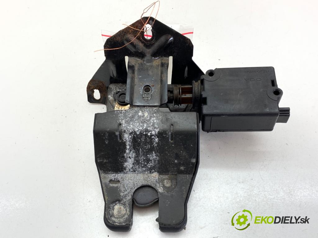 BMW E39 Kombi 2000 135 kW 530 d 2926 zámok dverí zad 8368196