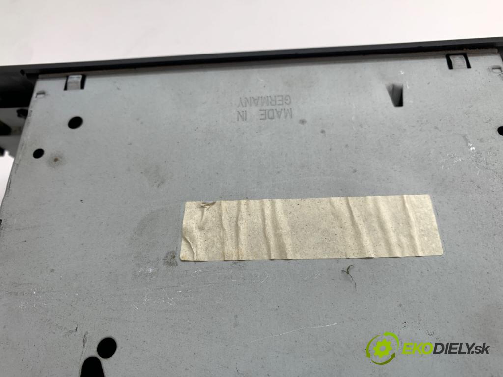 BMW E39 Kombi 2000 135 kW 530 d 2926 RADIO (Audio zariadenie)
