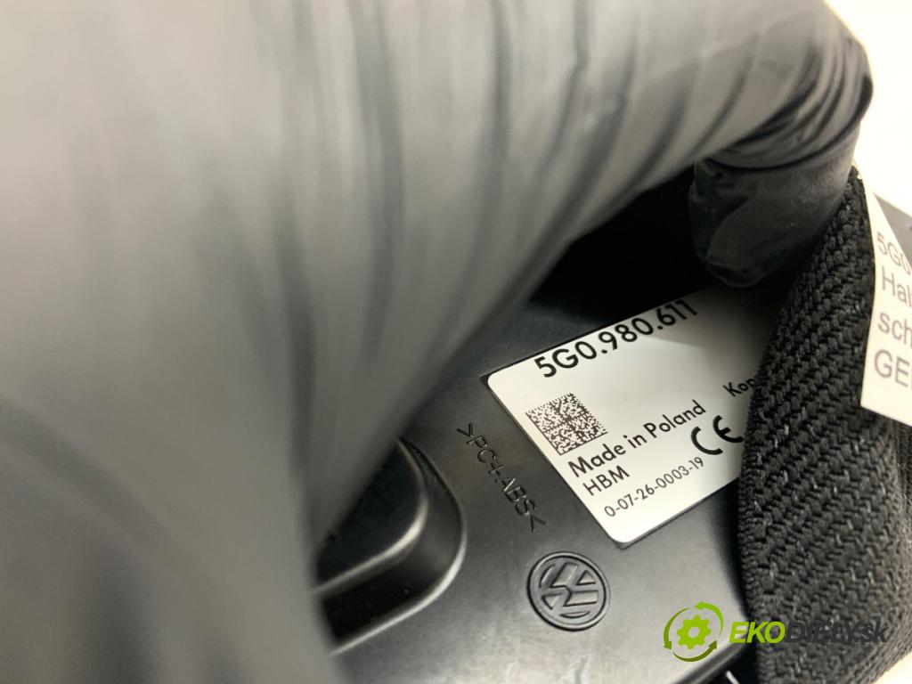 VW GOLF VII Kombi 2013 110 kW 2.0 TDI 1968 HNÍZDO: USB zesilovač Antenní: 5G0980611