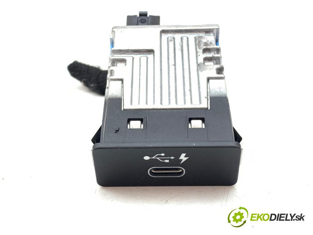 BMW G02 SUV 2022 375 kW M Competition 2993 HNÍZDO: USB 8711939
