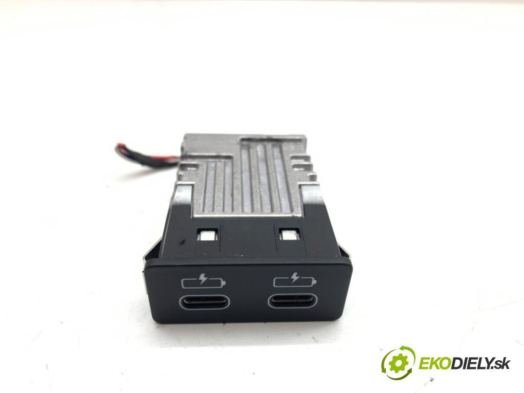 BMW G02 SUV 2022 375 kW M Competition 2993 HNÍZDO: USB 8711938