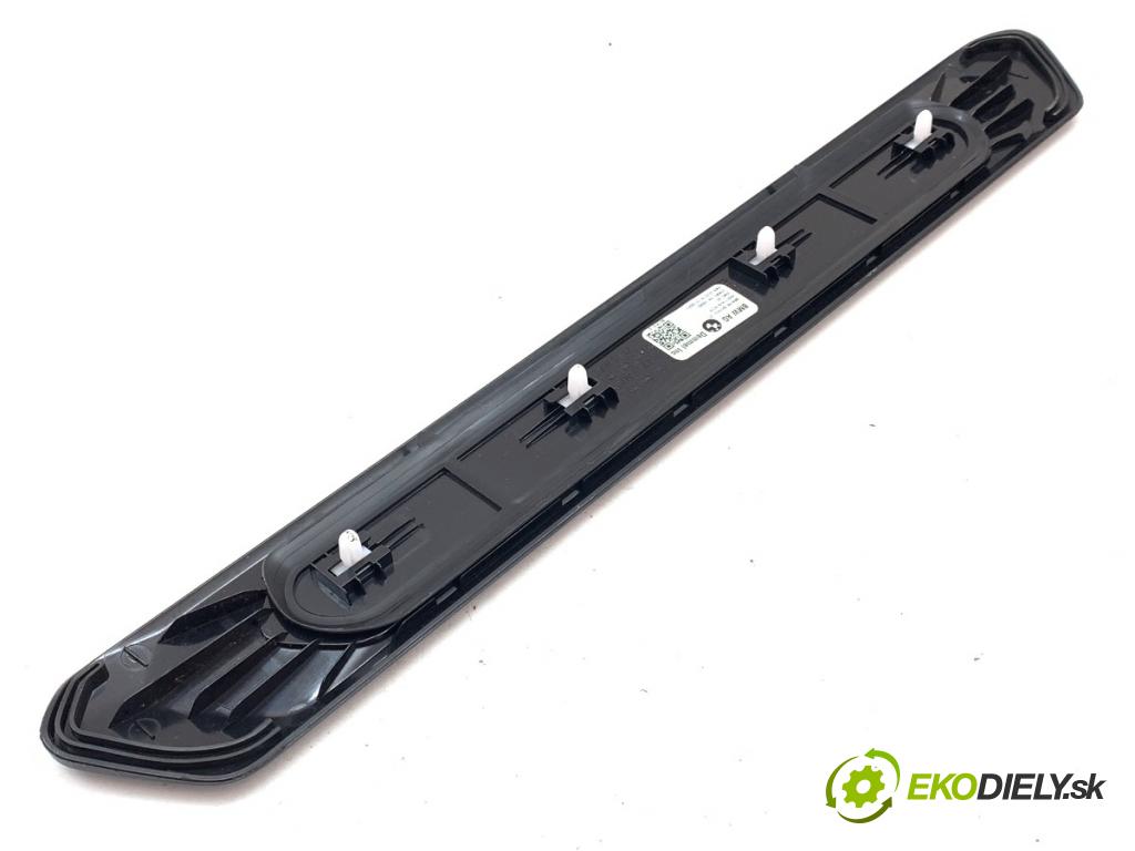 BMW G02 SUV 2022 375 kW M Competition 2993 Lišta prahová ľavy 8077613