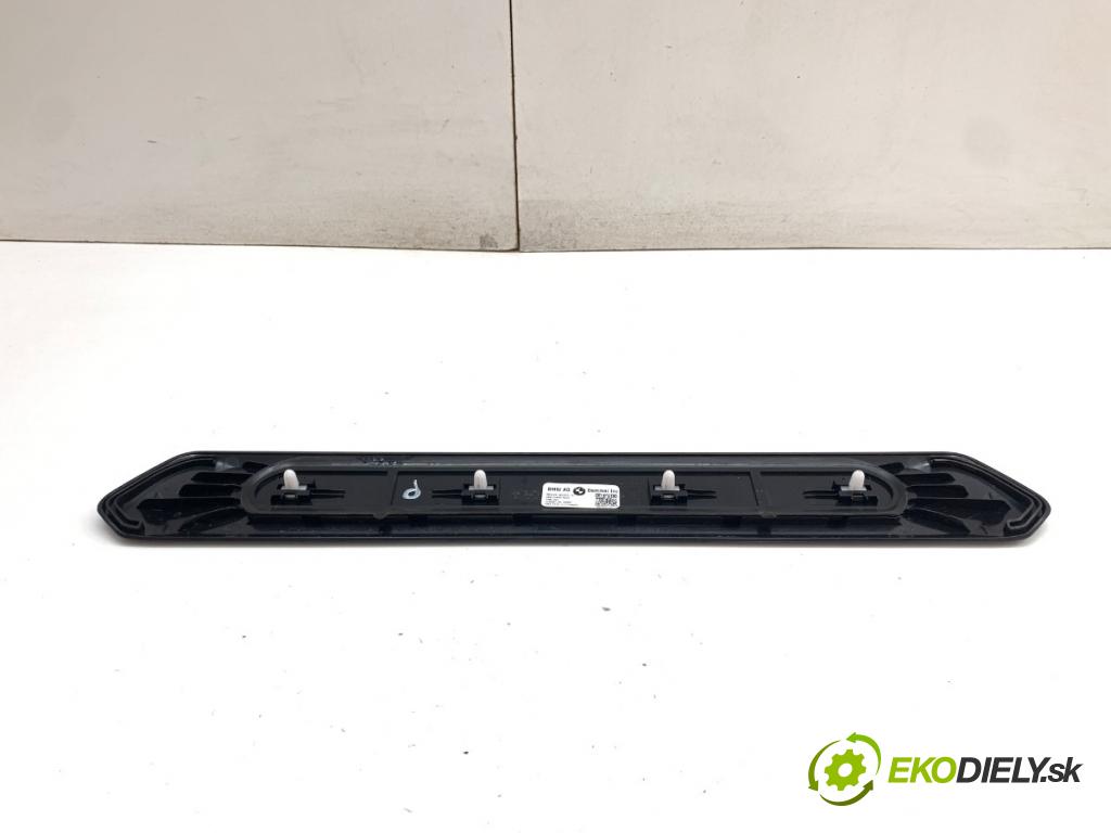 BMW G02 SUV 2022 375 kW M Competition 2993 lišta prahová pravý 8077613