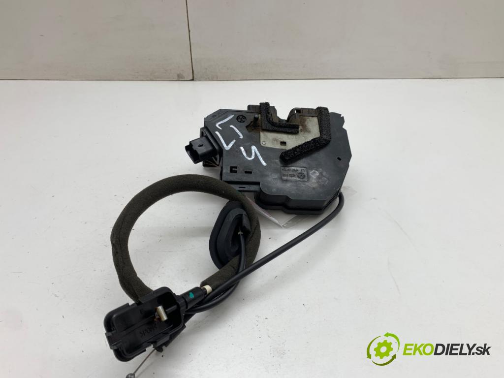 RENAULT CLIO IV liftback 2013 66 kW 1.5 dCi 90 1461 zámok Dvere ľavy zad 825015591R