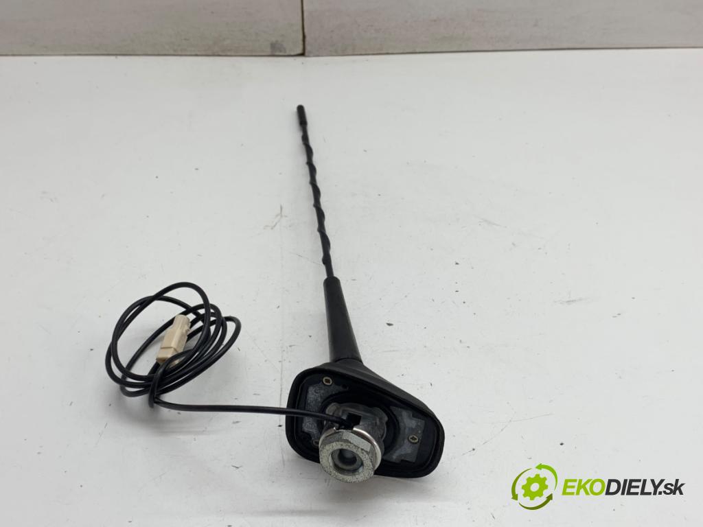 RENAULT CLIO IV liftback 2013 66 kW 1.5 dCi 90 1461 ANTENA 