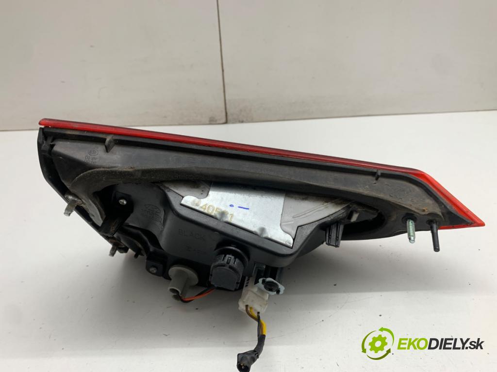 HYUNDAI ELANTRA V sedan 2014 97 kW 1.6 1591 Svetlo pravy zad vnútorná