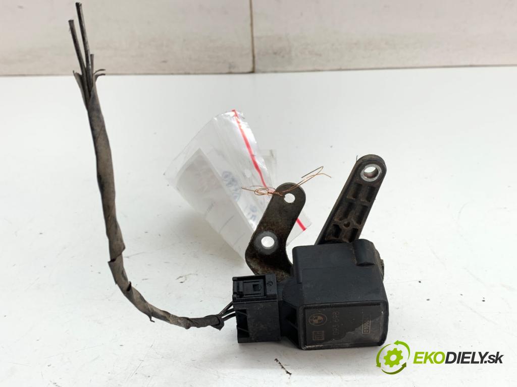 BMW E39 Kombi 2000 135 kW 530 d 2926 Snímač XENON pravy zad 1093698