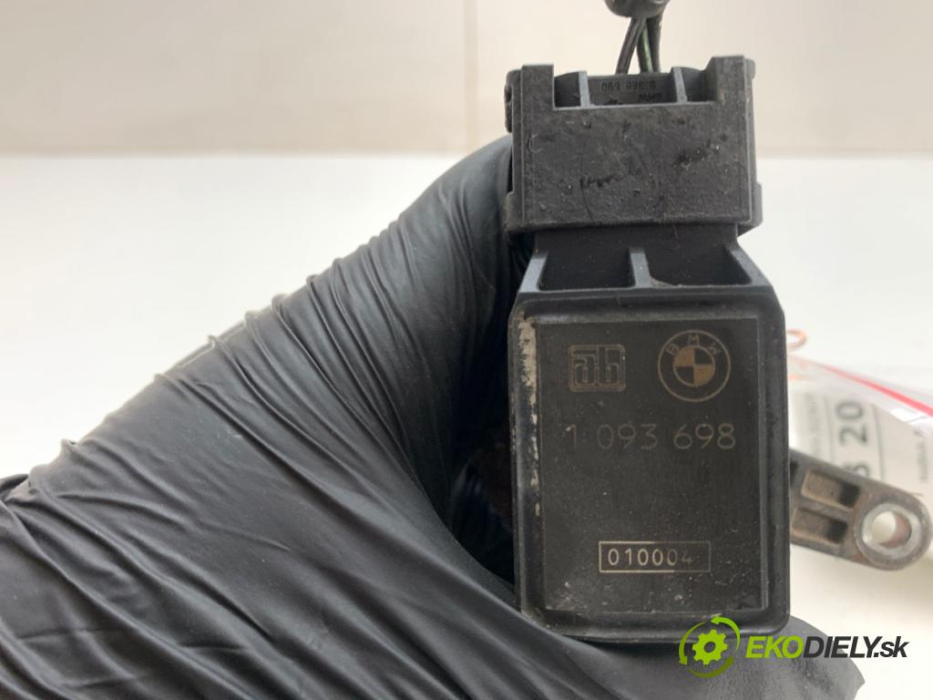 BMW E39 Kombi 2000 135 kW 530 d 2926 Snímač XENON pravy zad 1093698