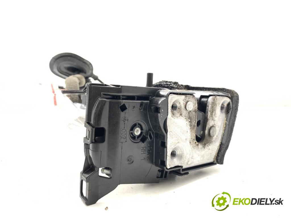 RENAULT CAPTUR I liftback 2016 87 kW 1.2 TCe 120 1197 zámok Dvere pravy zad 805027072R