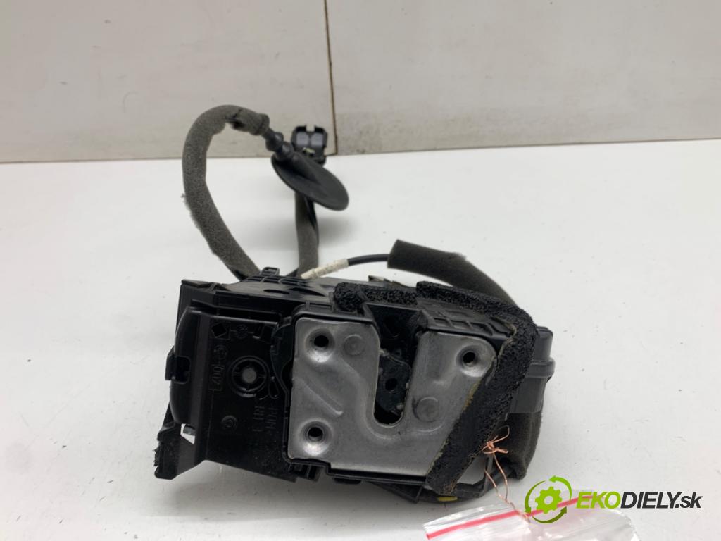 RENAULT CAPTUR I liftback 2016 87 kW 1.2 TCe 120 1197 zámok dveře pravý přední část 805022764R