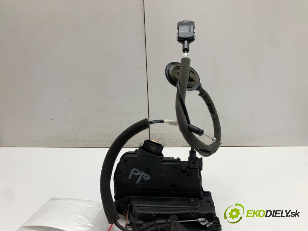 RENAULT CAPTUR I liftback 2016 87 kW 1.2 TCe 120 1197 zámok dveře pravý přední část 805022764R