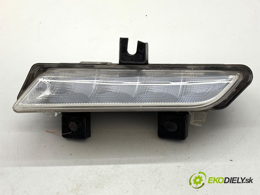 RENAULT CAPTUR I liftback 2016 87 kW 1.2 TCe 120 1197 světlo DRL: pravý přední část 266059367R