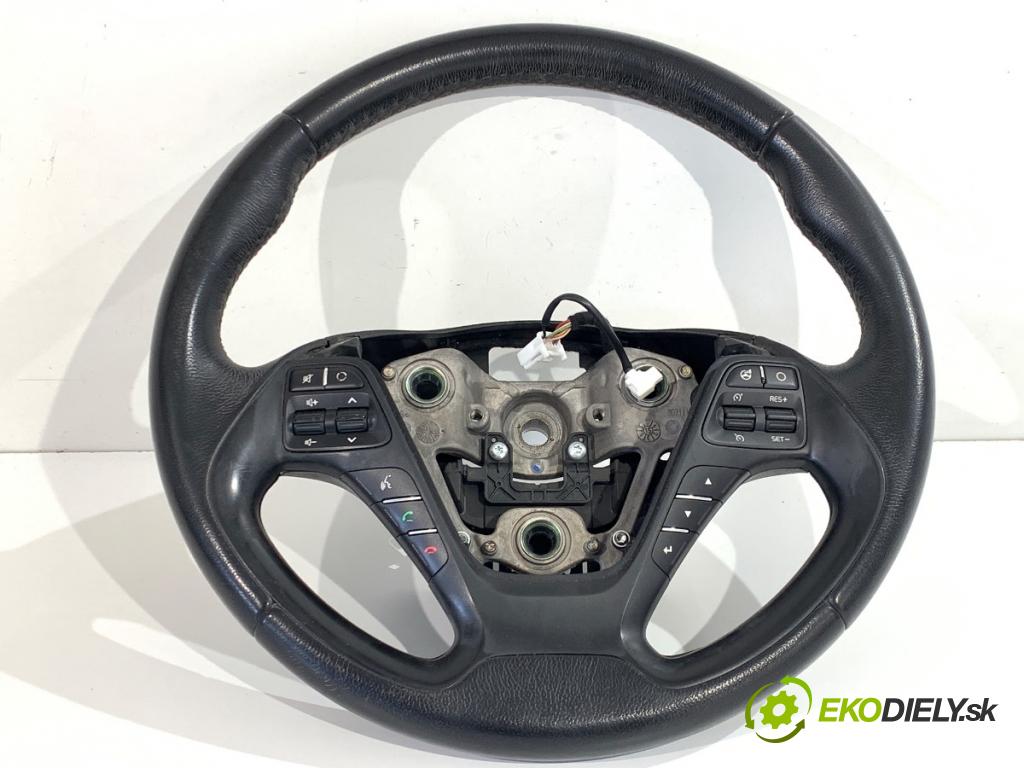 KIA CEED nadwozie zamknięte / kombi 2015 94 kW 1.6 CRDi 1582 volant 56110-A2555 (Volant)