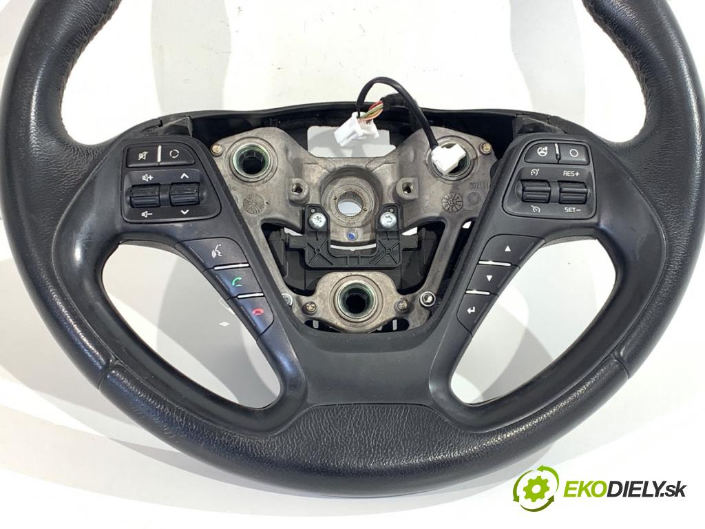 KIA CEED nadwozie zamknięte / kombi 2015 94 kW 1.6 CRDi 1582 volant 56110-A2555 (Volant)