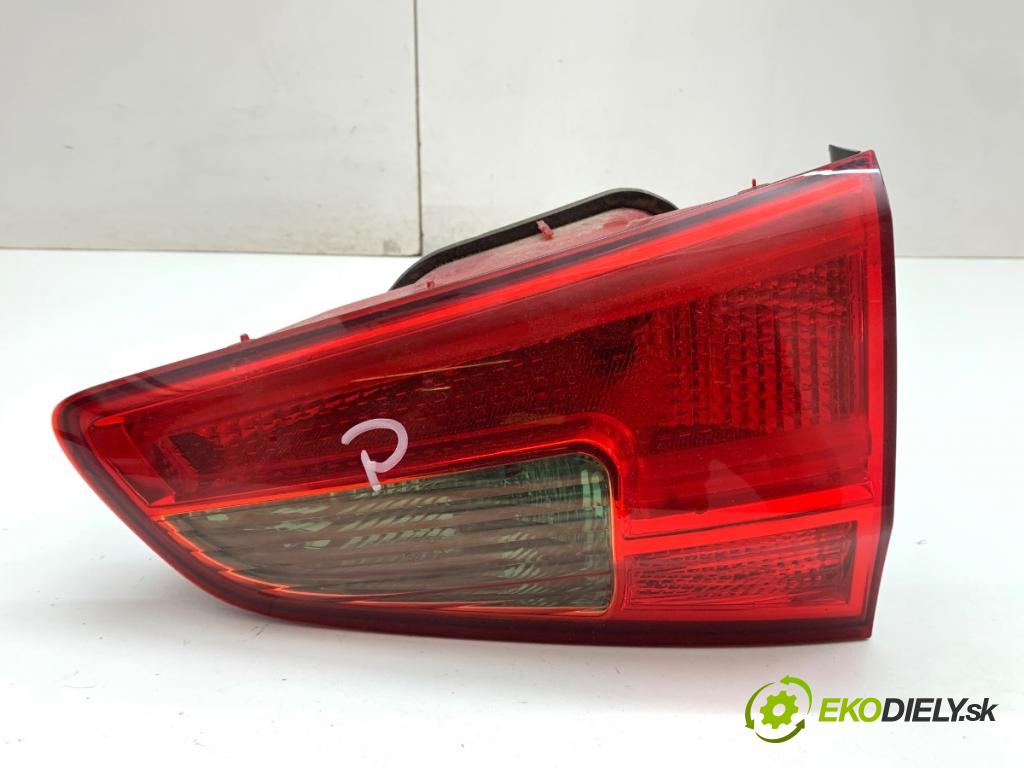KIA CEED nadwozie zamknięte / kombi 2015 94 kW 1.6 CRDi 1582 Svetlo pravy zad vnútorná 