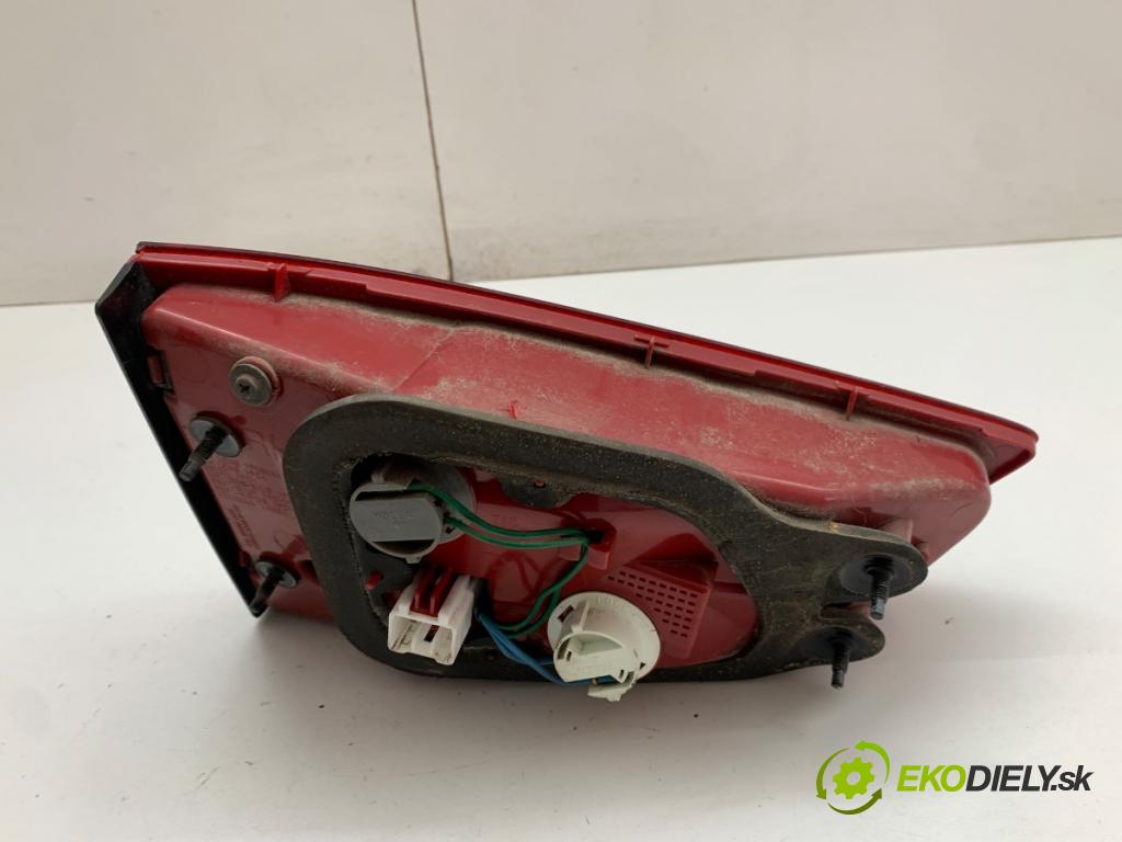 KIA CEED nadwozie zamknięte / kombi 2015 94 kW 1.6 CRDi 1582 Svetlo pravy zad vnútorná