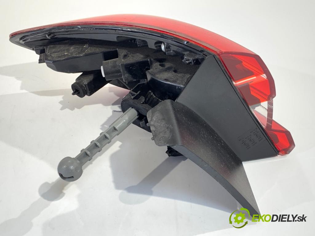MITSUBISHI COLT VII liftback 2024 49 kW 1.0 MPi (VBXG0) 999 Svetlo pravy zad 265509761R
