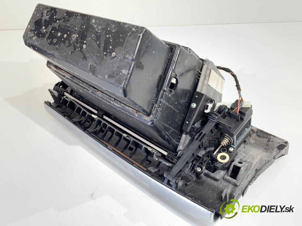 BMW E70 SUV 2011 225 kW xDrive 40 d 2993 přihrádka kastlík spolujezdce  (Přihrádka (kastlík))