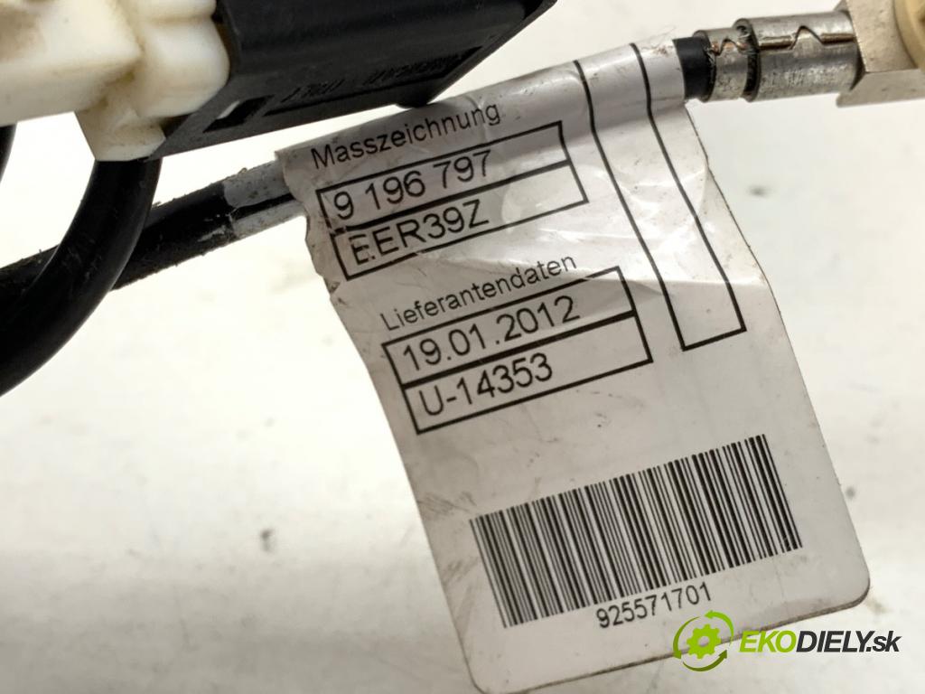BMW E70 SUV 2011 225 kW xDrive 40 d 2993 HNÍZDO: USB 9196797