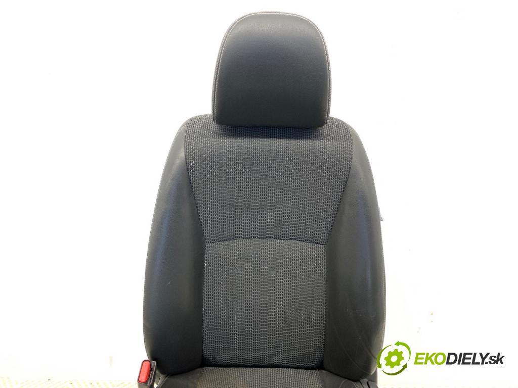 TOYOTA VERSO nadwozie wielkoprzestrzenne (MPV) 2014 108 kW 1.8 (ZGR21_) 1798 sedadlo levý přední část