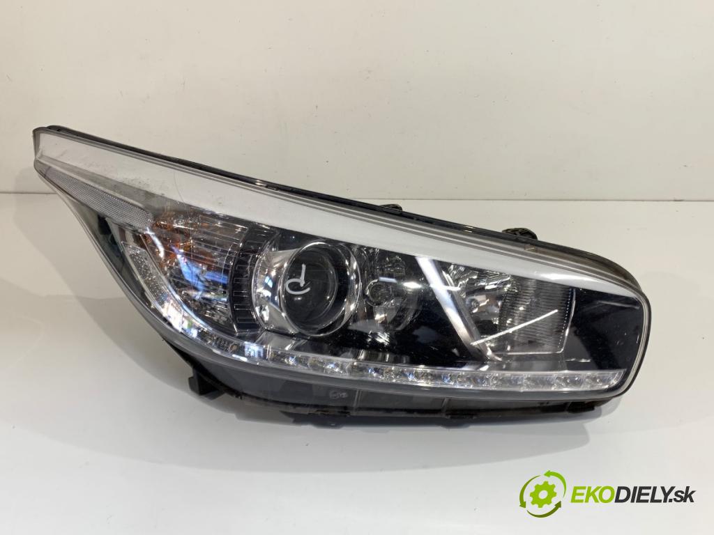 KIA CEED nadwozie zamknięte / kombi 2015 94 kW 1.6 CRDi 1582 světlomet pravý přední část 92102-A2220