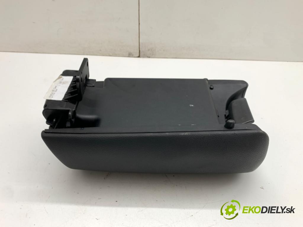KIA CEED nadwozie zamknięte / kombi 2015 94 kW 1.6 CRDi 1582 loketní opěrka  (Loketní opěrka)
