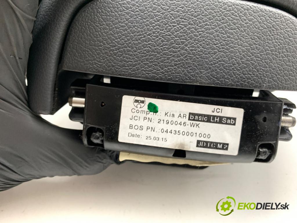 KIA CEED nadwozie zamknięte / kombi 2015 94 kW 1.6 CRDi 1582 loketní opěrka  (Loketní opěrka)