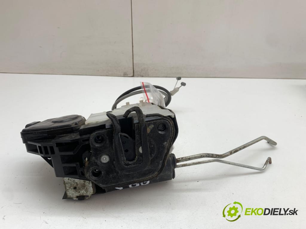 KIA SPORTAGE II SUV 2007 104 kW 2.0 i 16V 1975 zámok dveře pravý přední část 
