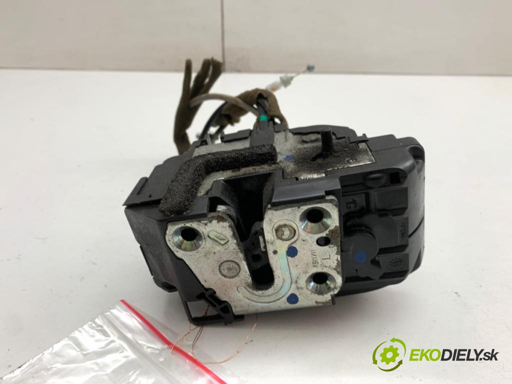 NISSAN QASHQAI J10 SUV 2008 84 kW 1.6 1598 zámok dveře levý zadní část 