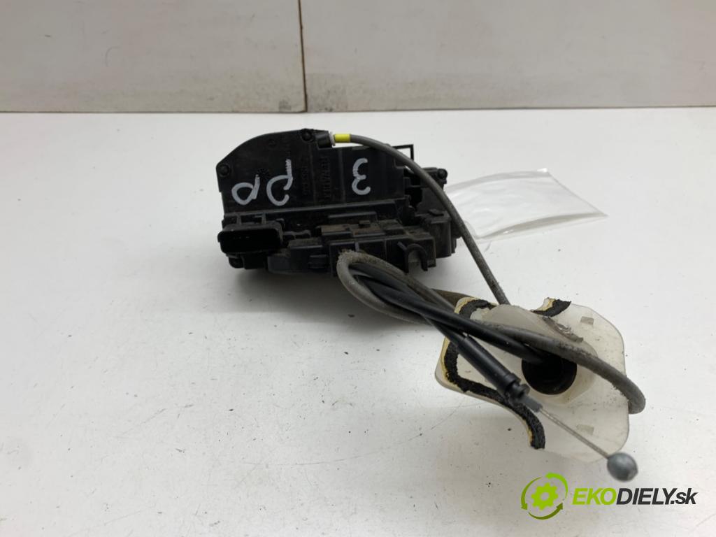 NISSAN QASHQAI J10 SUV 2008 84 kW 1.6 1598 zámok Dvere pravy predný