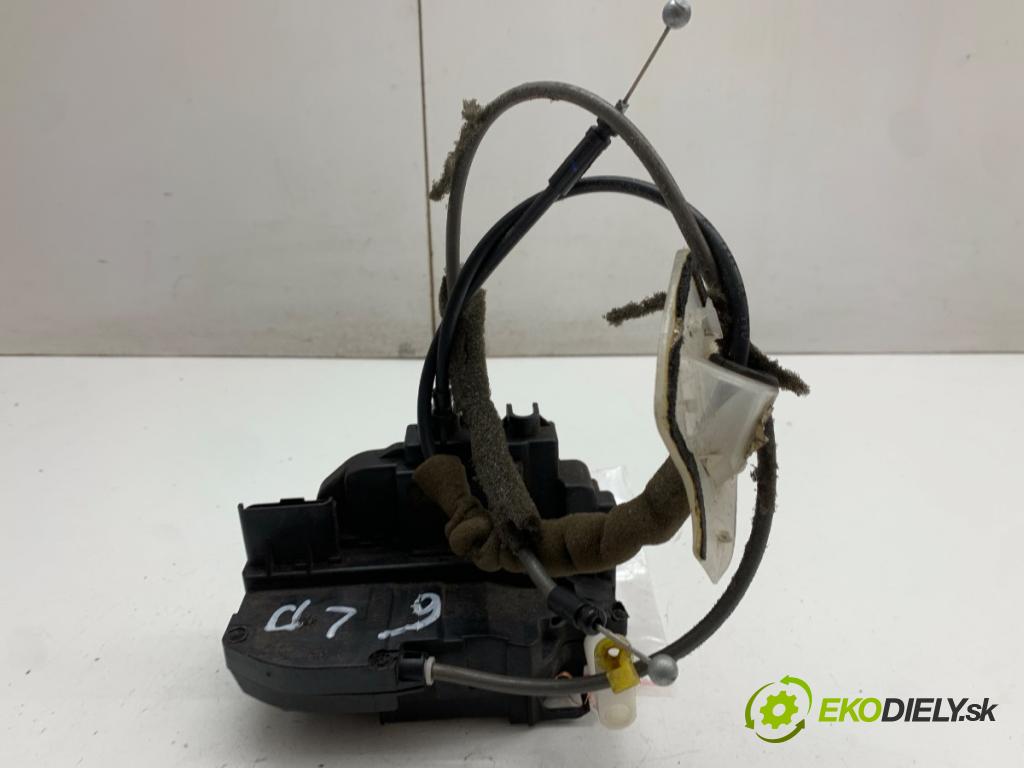 NISSAN QASHQAI J10 SUV 2008 84 kW 1.6 1598 zámok dveře levý přední část