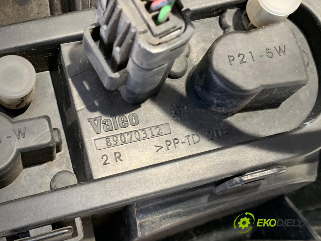 NISSAN QASHQAI J10 SUV 2008 84 kW 1.6 1598 Svetlo pravy zad