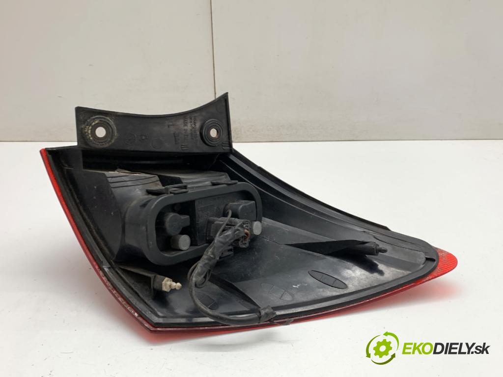 NISSAN QASHQAI J10 SUV 2008 84 kW 1.6 1598 Svetlo ľavy zad