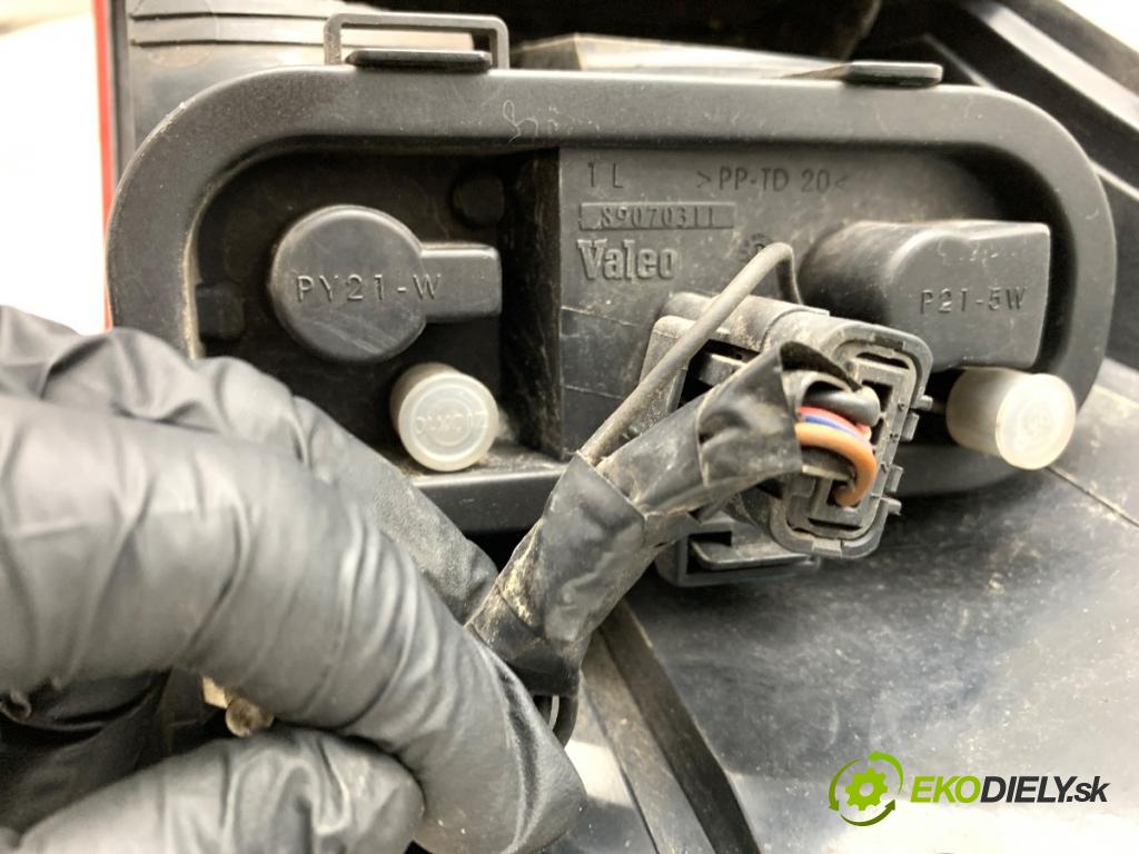 NISSAN QASHQAI J10 SUV 2008 84 kW 1.6 1598 Svetlo ľavy zad