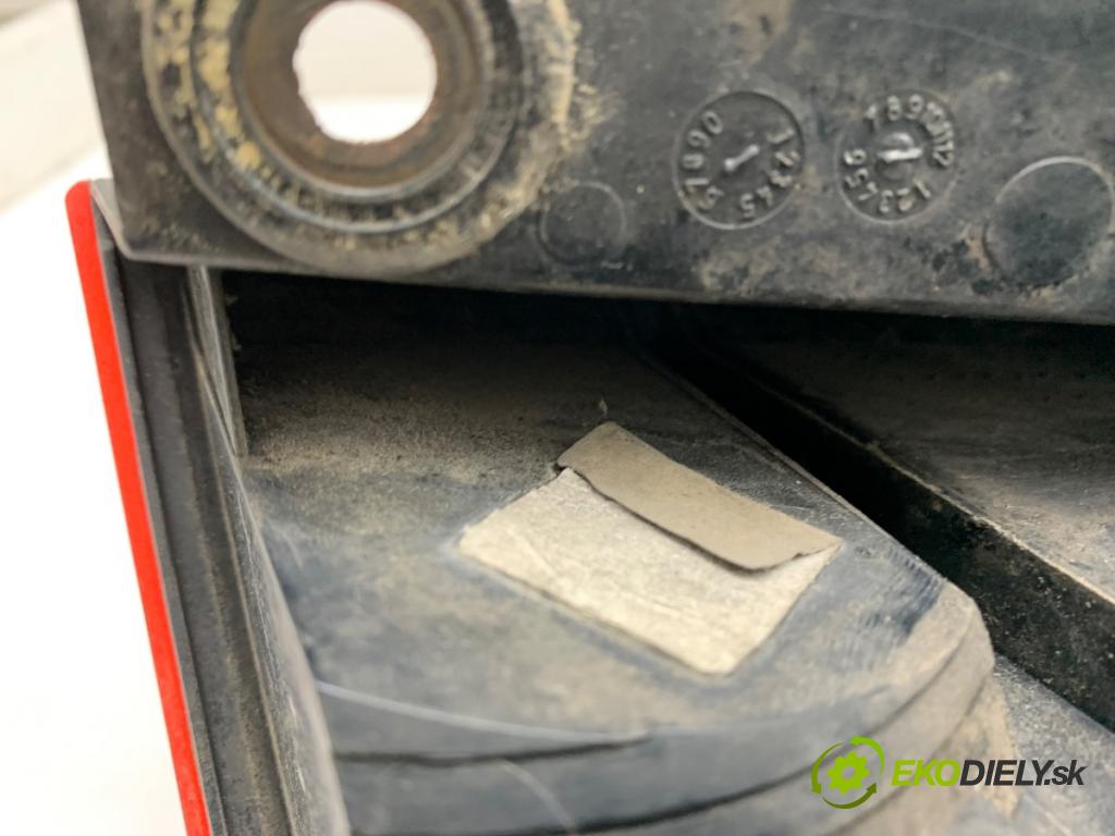 NISSAN QASHQAI J10 SUV 2008 84 kW 1.6 1598 Svetlo ľavy zad