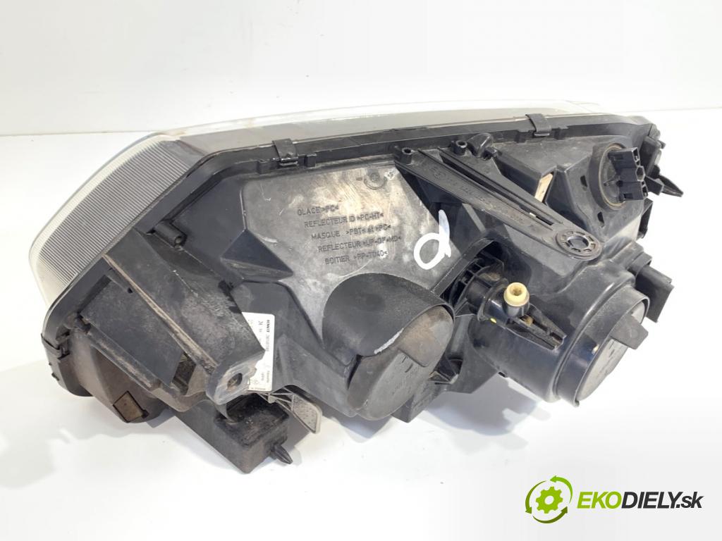 DACIA DUSTER SUV 2016 84 kW 1.6 SCe 115 1598 světlomet pravý přední část 260100156R