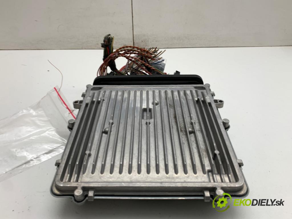 BMW E70 SUV 2011 225 kW xDrive 40 d 2993 řídící jednotka motora 8517016 (Řídicí jednotka)