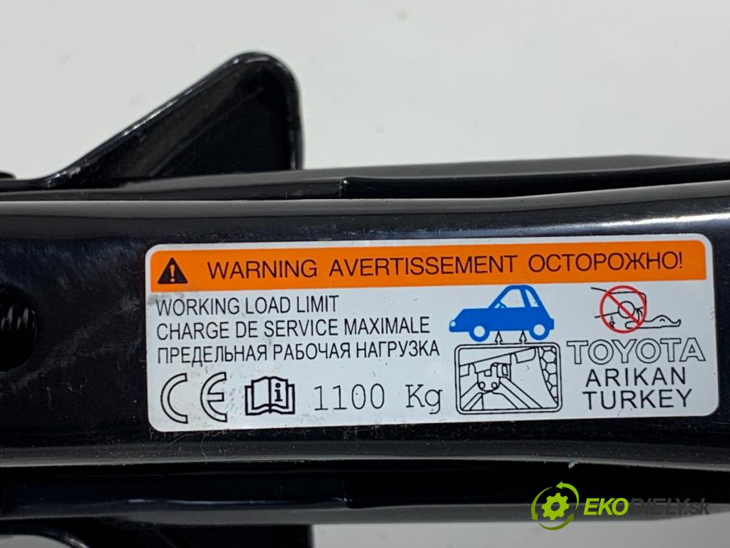 TOYOTA VERSO nadwozie wielkoprzestrzenne (MPV) 2014 108 kW 1.8 (ZGR21_) 1798 Súprava náradia