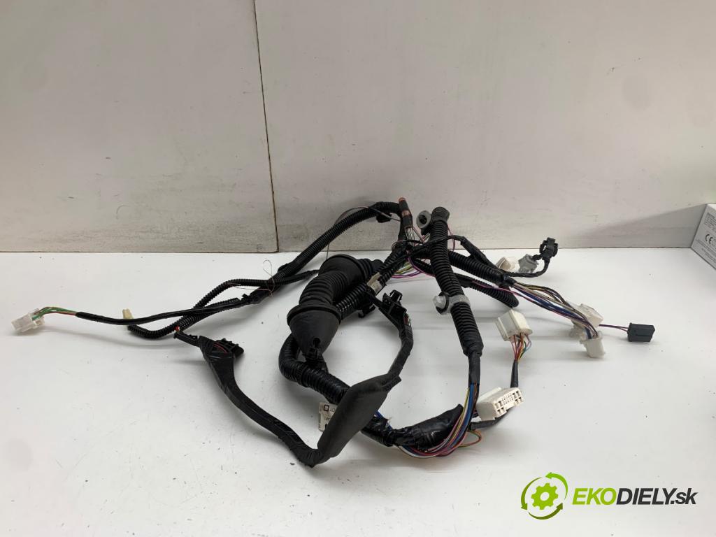 TOYOTA VERSO nadwozie wielkoprzestrzenne (MPV) 2014 108 kW 1.8 (ZGR21_) 1798 Káblovačka Dvere predný ľavy 821520F201