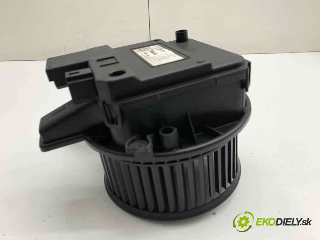 AUDI Q7 4M SUV 2021 170 kW 45 TDI Mild Hybrid quattro 2967 ventilátor kúrenia 4M1820021C