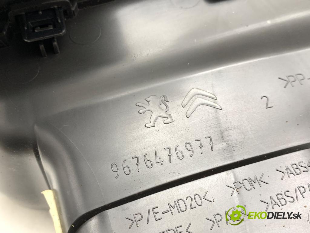 PEUGEOT 301 sedan 2013 85 kW 1.6 VTi 115 1587 Mriežky kúrenia predný stredna 9676476977