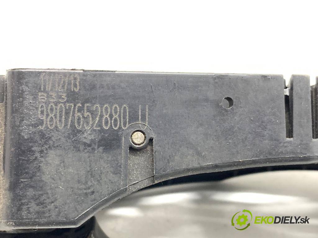 PEUGEOT 301 sedan 2013 85 kW 1.6 VTi 115 1587 klika vnejší pravý zadní část 9807652880
