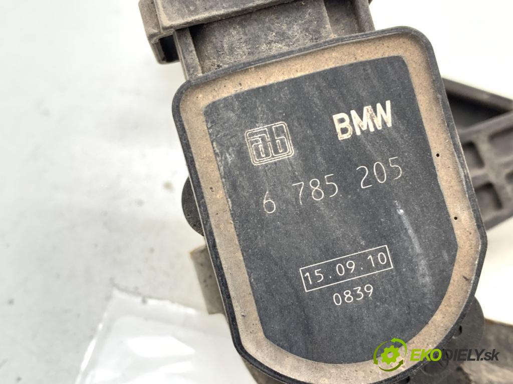 BMW E70 SUV 2011 225 kW xDrive 40 d 2993 snímač ÚROVEŇ: XENON zadní část levý 6785205