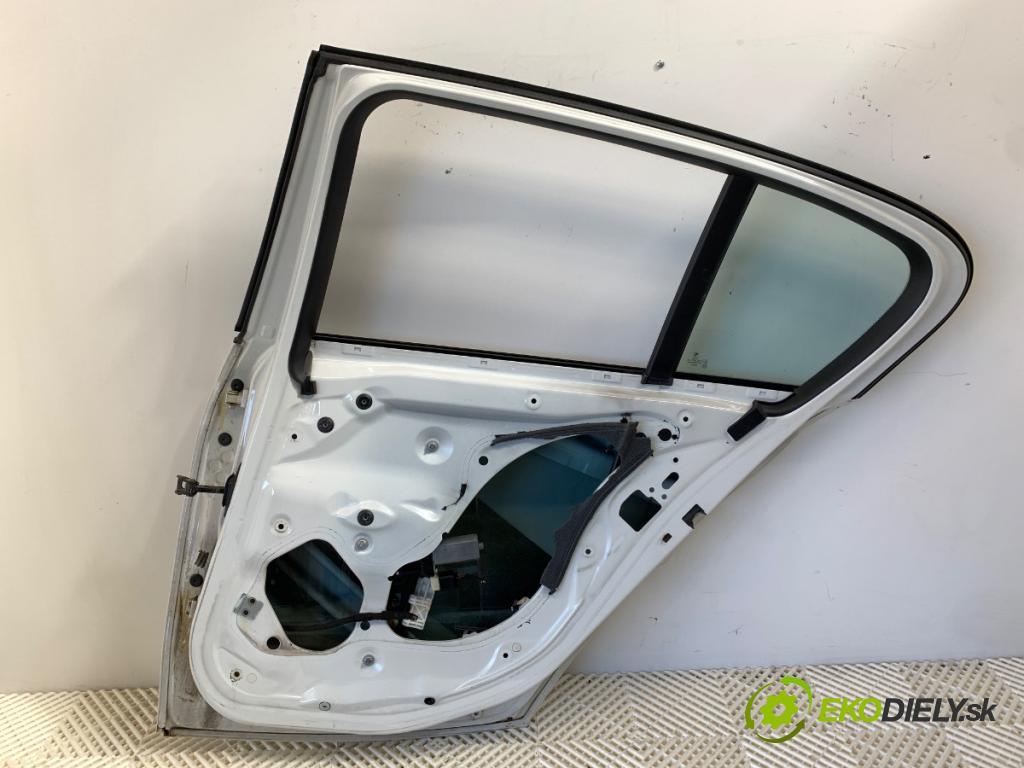 BMW F20 liftback 2011 100 kW 116 i 1598 Dvere pravy zad