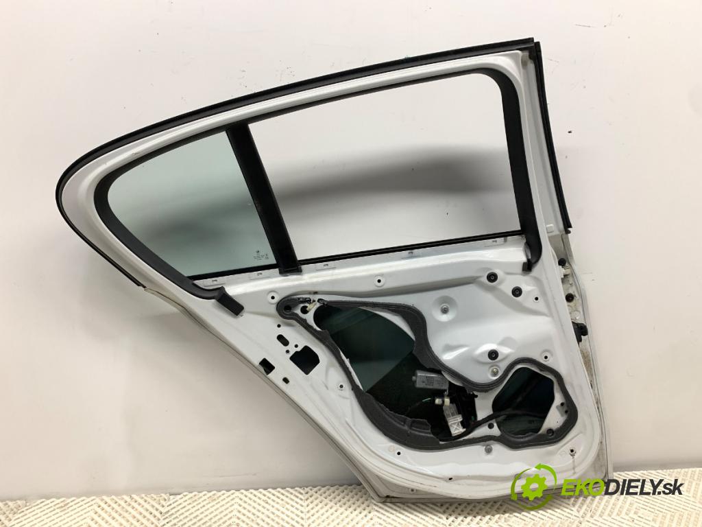 BMW F20 liftback 2011 100 kW 116 i 1598 Dvere ľavy zad