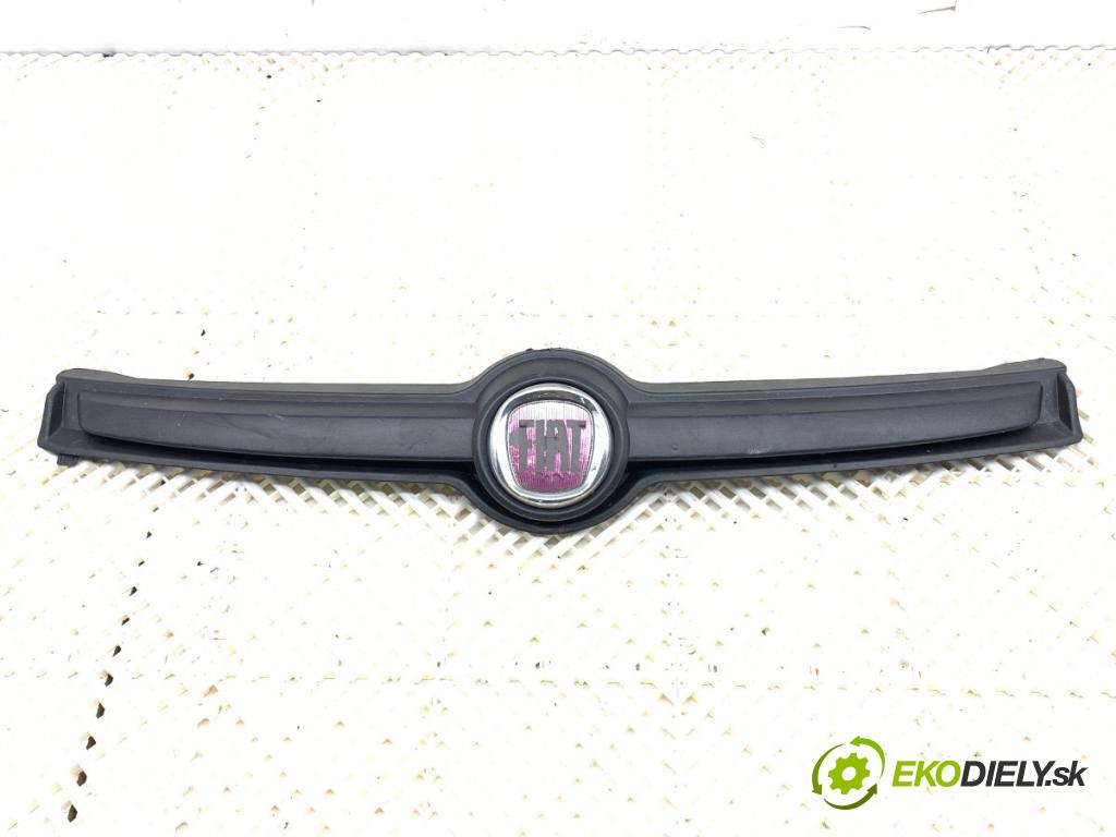 FIAT PANDA III liftback 2014 51 kW 1.2 (312PXA1A) 1242 mřížka maska 735520656 (Přední mřížka (maska chladiče))