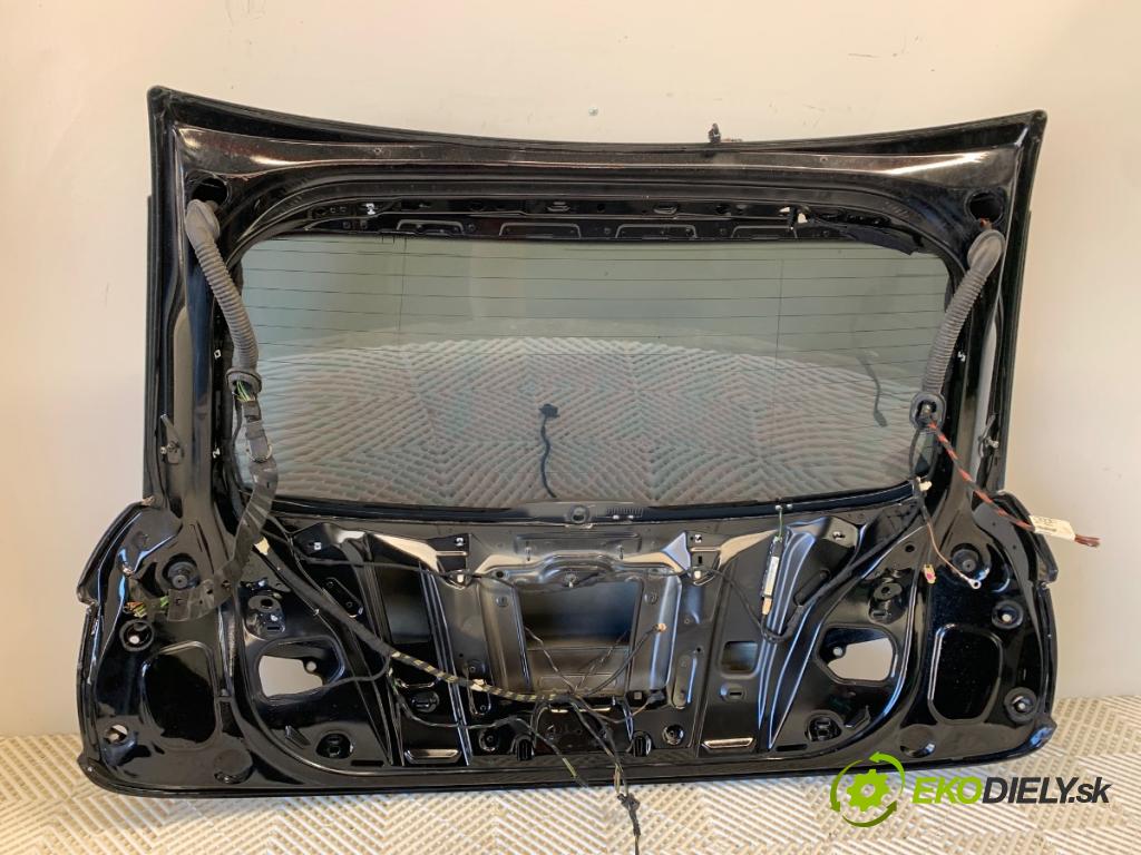 AUDI A1 8X liftback 2011 63 kW 1.2 TFSI 1197 kapota zadní část LY9B